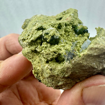 Grupo granate verde demantoide en matriz