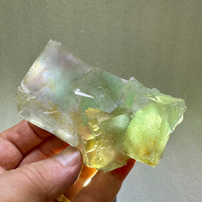 Fluorita cúbica grupo verde violeta púrpura