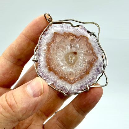Amatista rodaja colgante en plata de ley