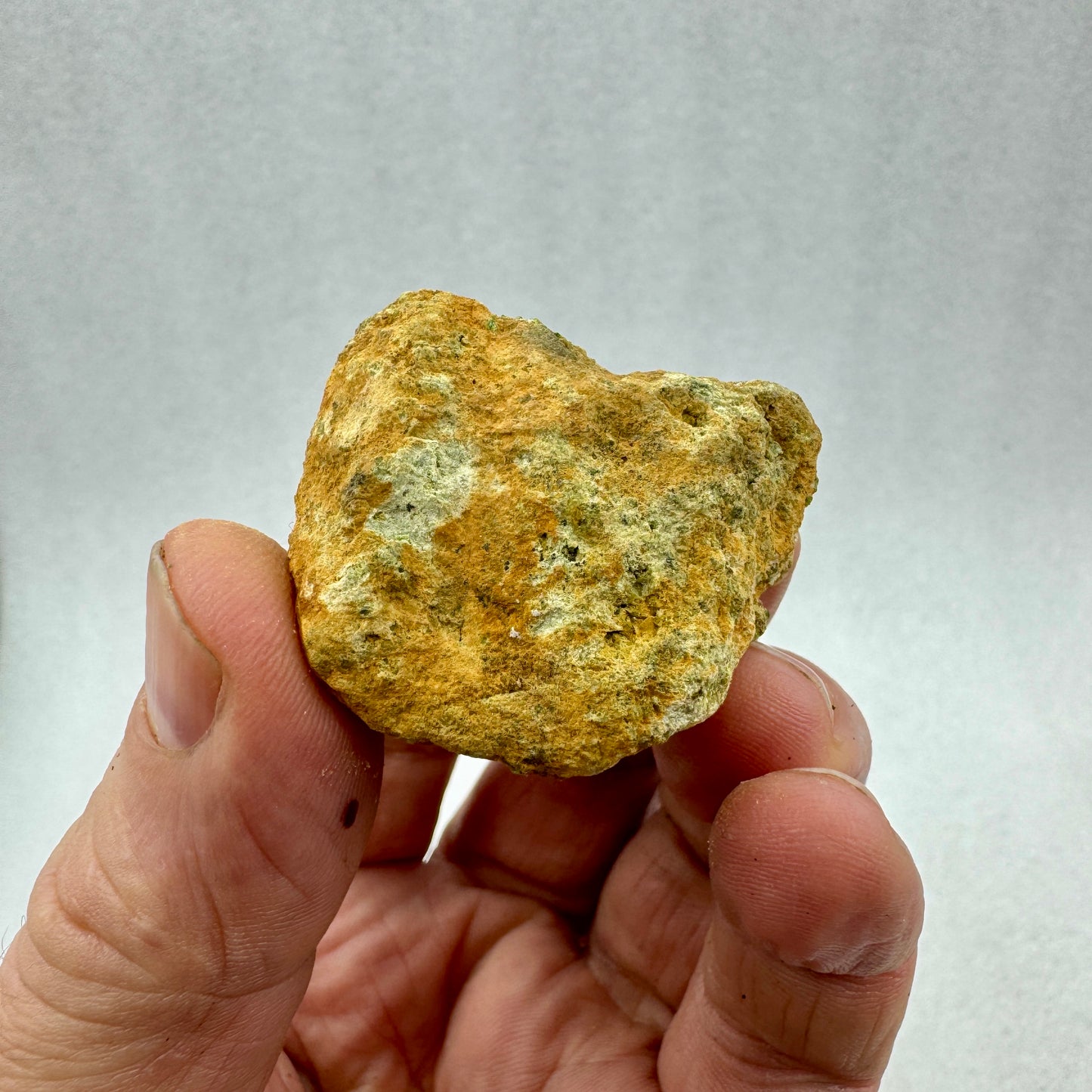 Grupo granate verde demantoide en matriz