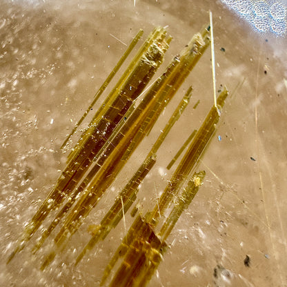 Master manifestation quartz with rutile 6.9 kg.