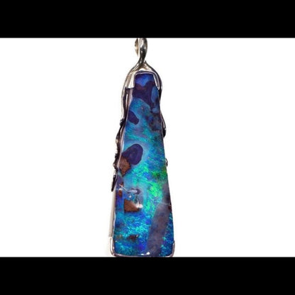 Opalo boulder colgante en plata de ley