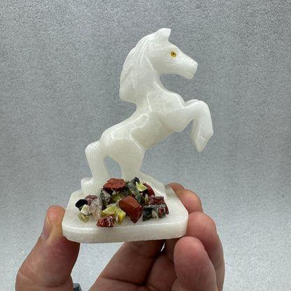 Caballo de ónix blanco