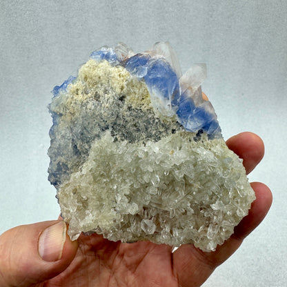 Dumortierita en grupo de cuarzo