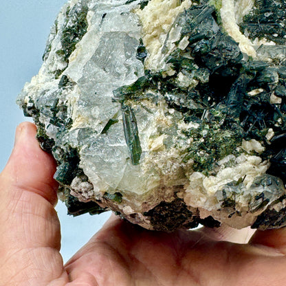 Cuarzo con turmalinas negras y verdes 3 kg.