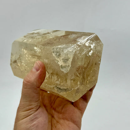Citrino natural pulido 1,6 kg.