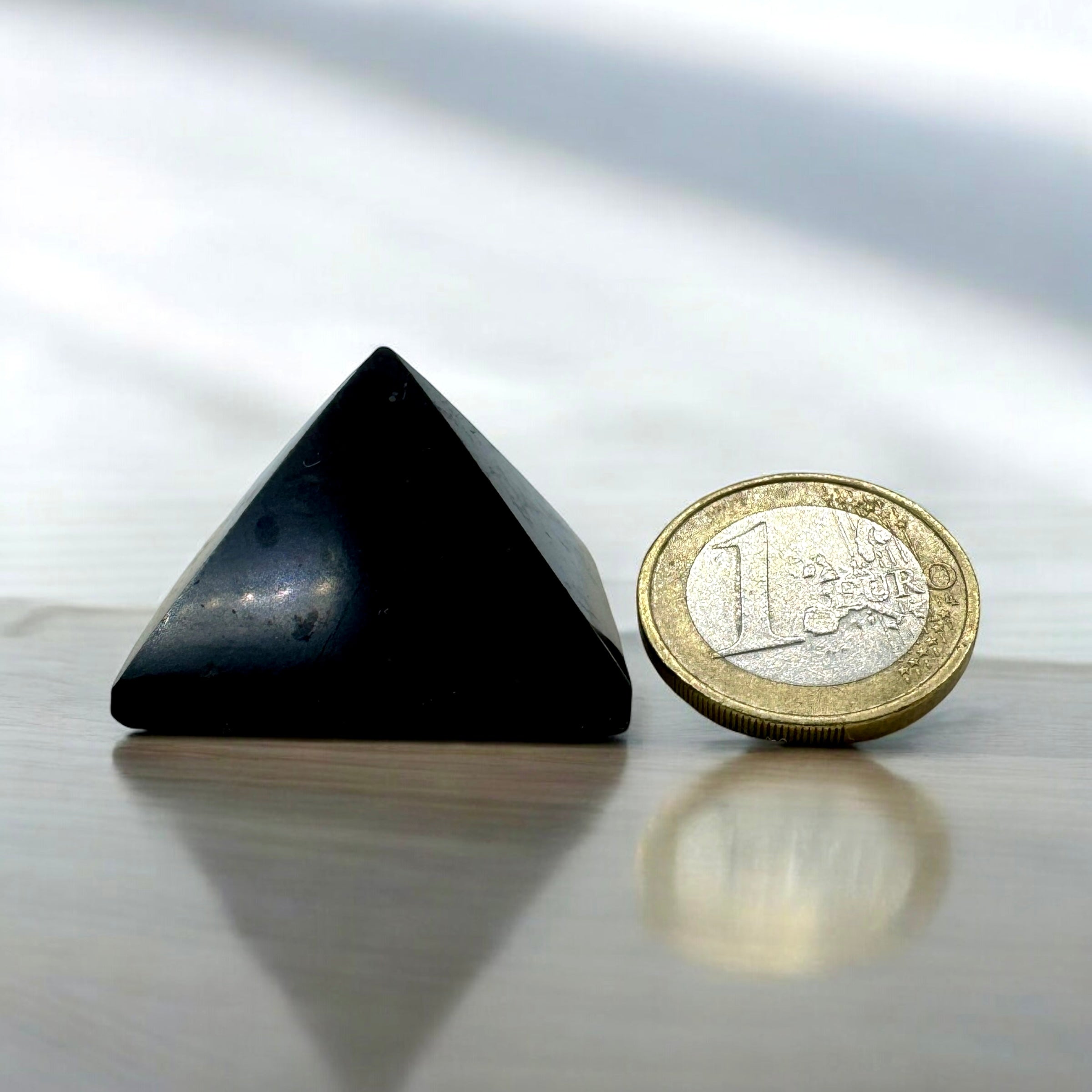 Shungit pirámide pulida 3 cm. Shunguit Shungite Shungita