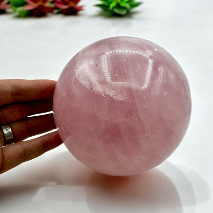 Rose quartz sphere, 13 cm, 3.4 kg. Munay Minerals, Mallorca