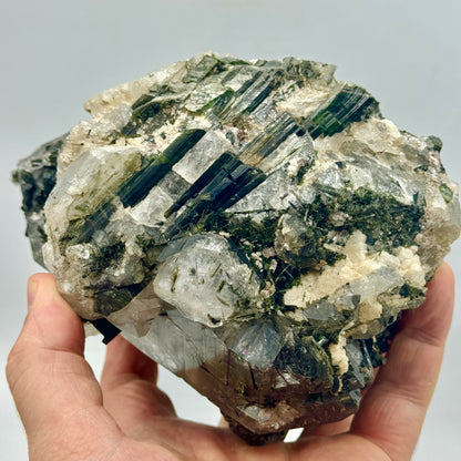 Cuarzo con turmalinas negras y verdes 3 kg.