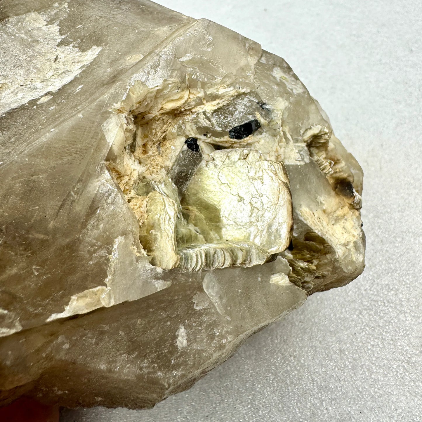 Citrino ahumado mica y turmalina 4,1 kg. - Munay Minerales Palma de Mallorca Spain 