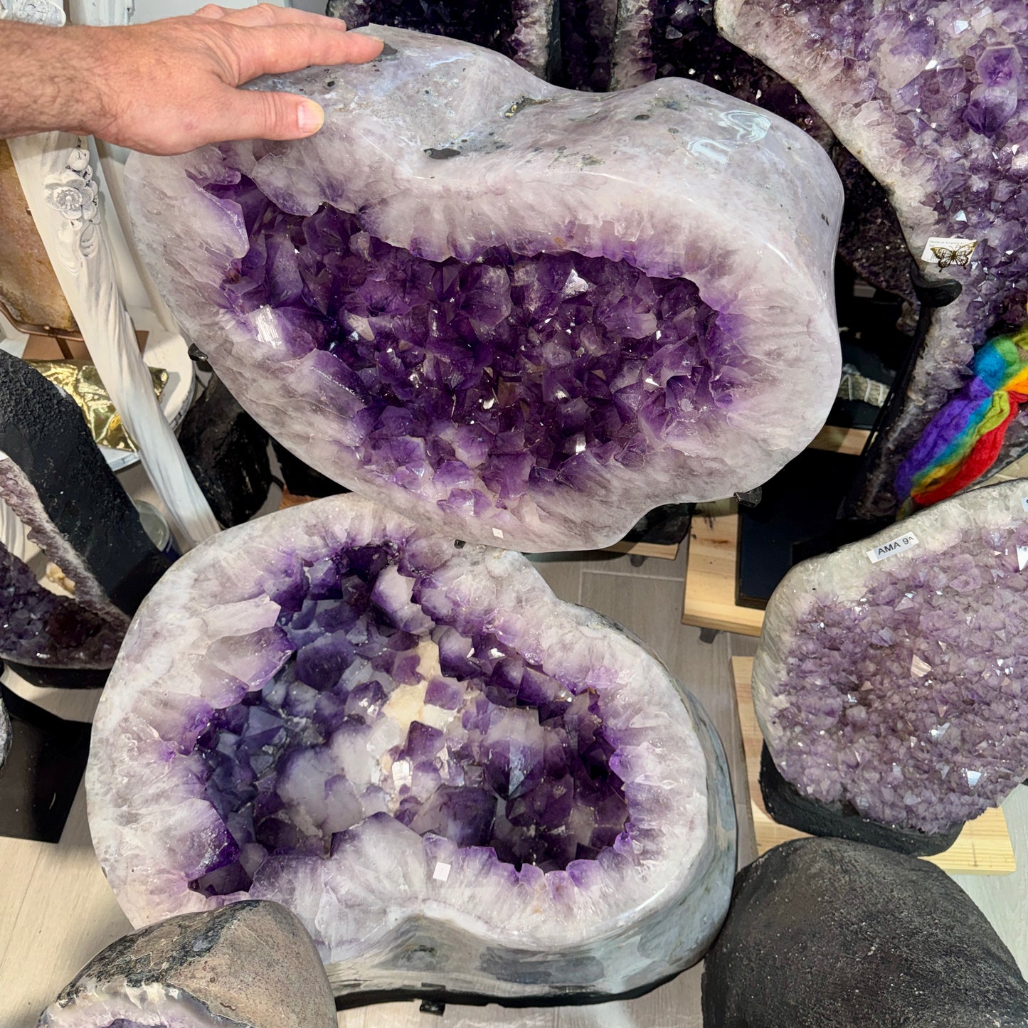 Geoda de amatista completa 216 kg.