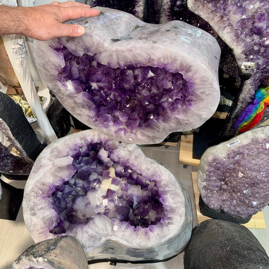 Geoda de amatista completa 216 kg.