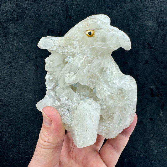 Águila tallada en cuarzo con fluorita Perú