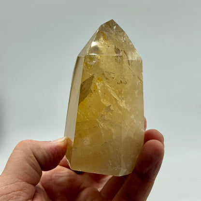 Citrino natural pulido 551 g.
