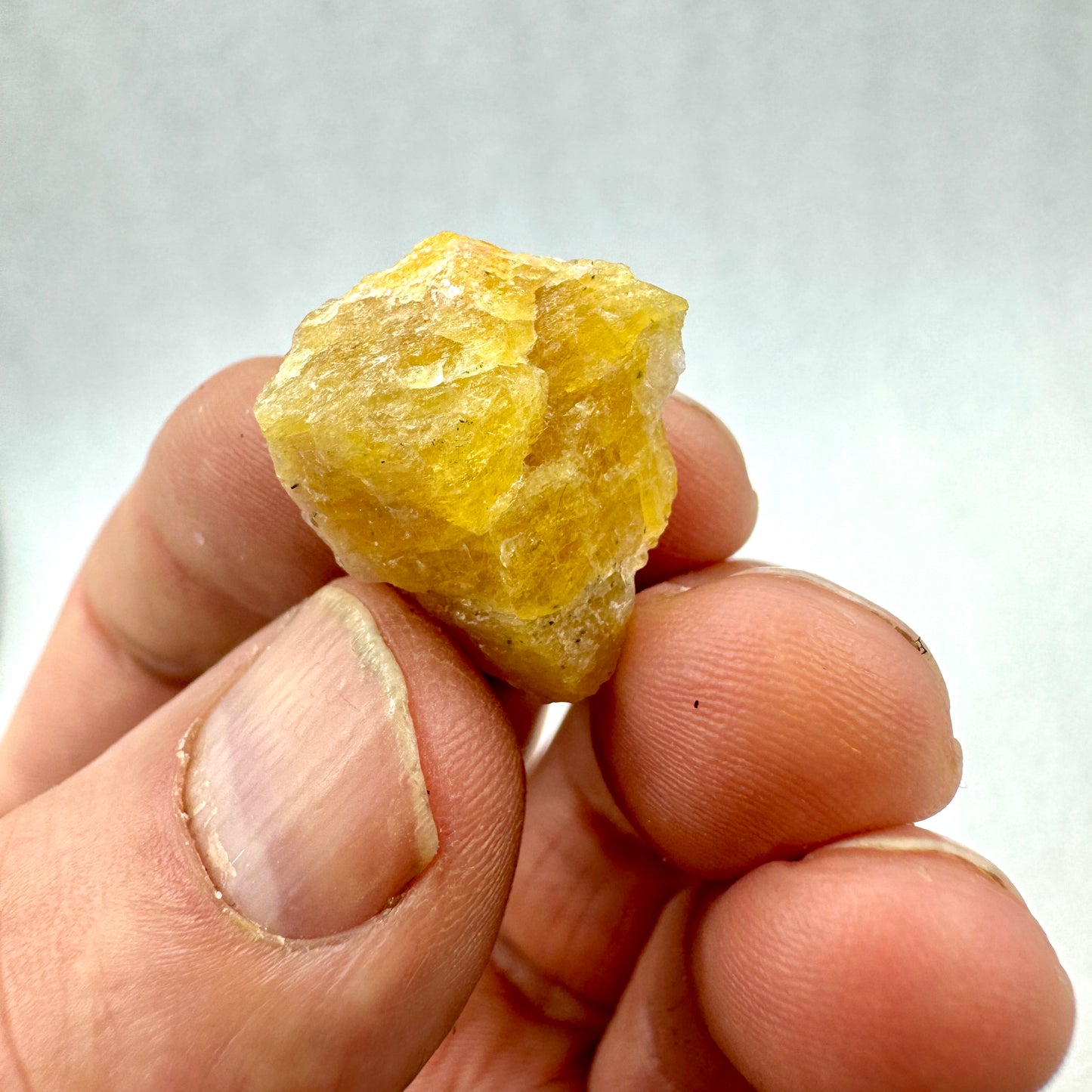 Cancrinita fluorescente de Canadá