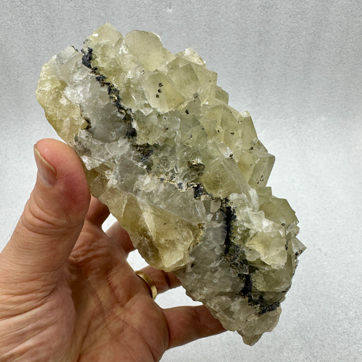 Fluorita cúbica grupo con pirita y galena Munay Minerales Mallorca