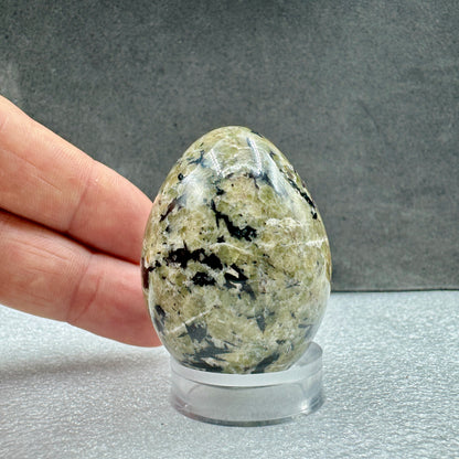 Sodalita Yooperlita huevo fluorescente