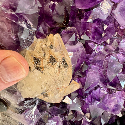 Amethyst geode, 39 kg. High quality from Uruguay.