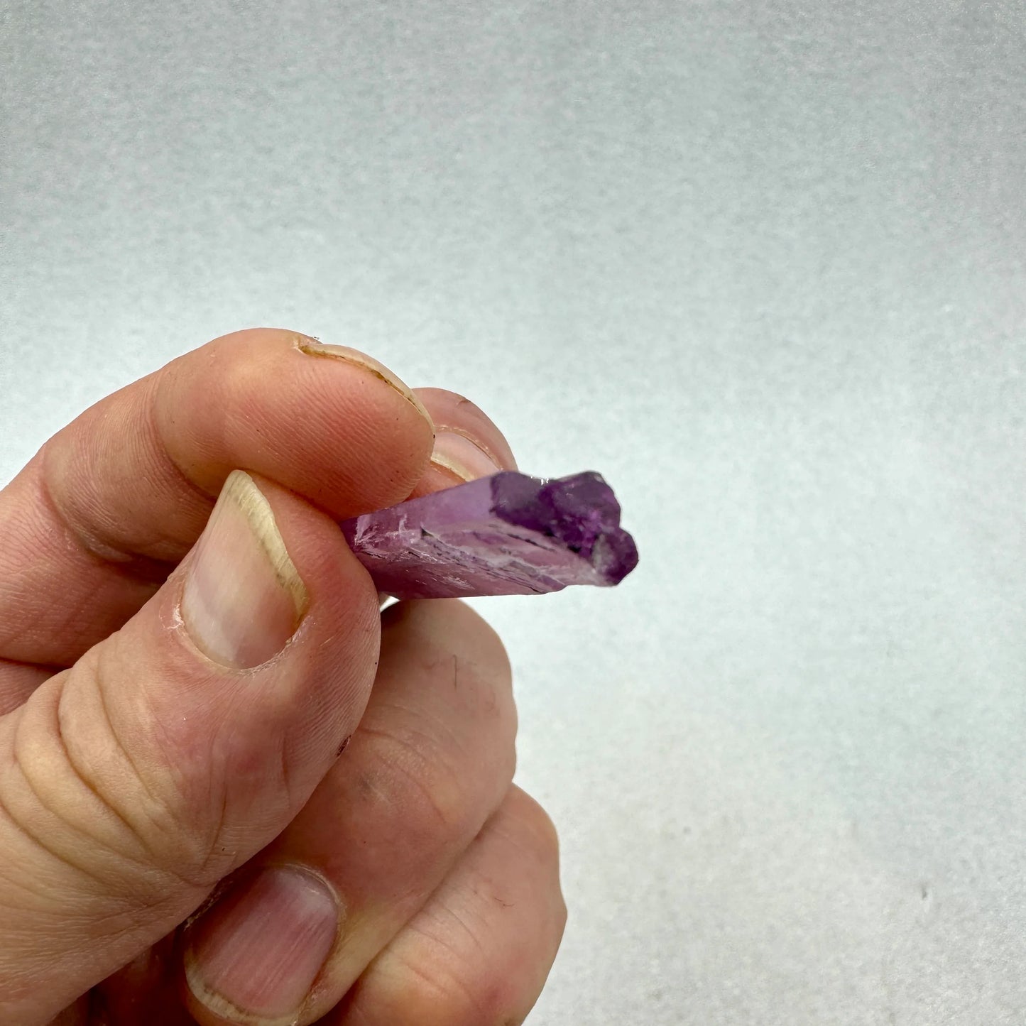 Kunzita semi pulida espodumena de Afganistán - MUNAY MINERALES MALLORCA