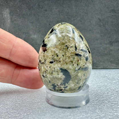 Sodalita Yooperlita huevo fluorescente