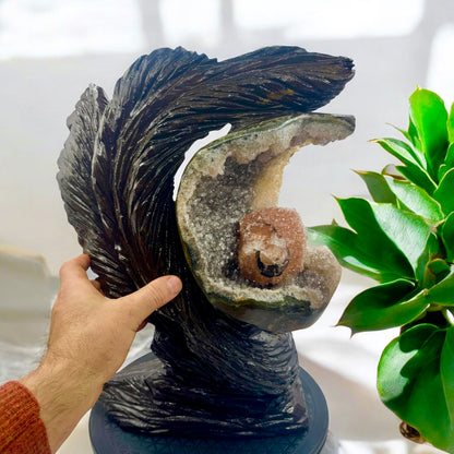 Geoda de amatista 11,2 kg. con basalto tallado a mano