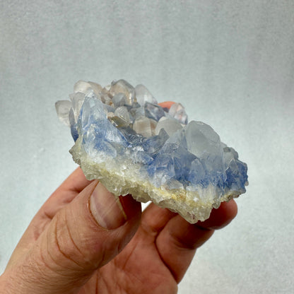 Dumortierita en grupo de cuarzo