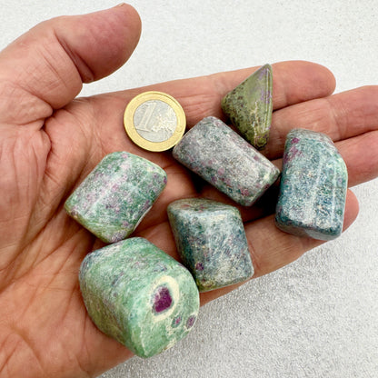 Zoisita con rubí rodados Munay Minerales Mallorca