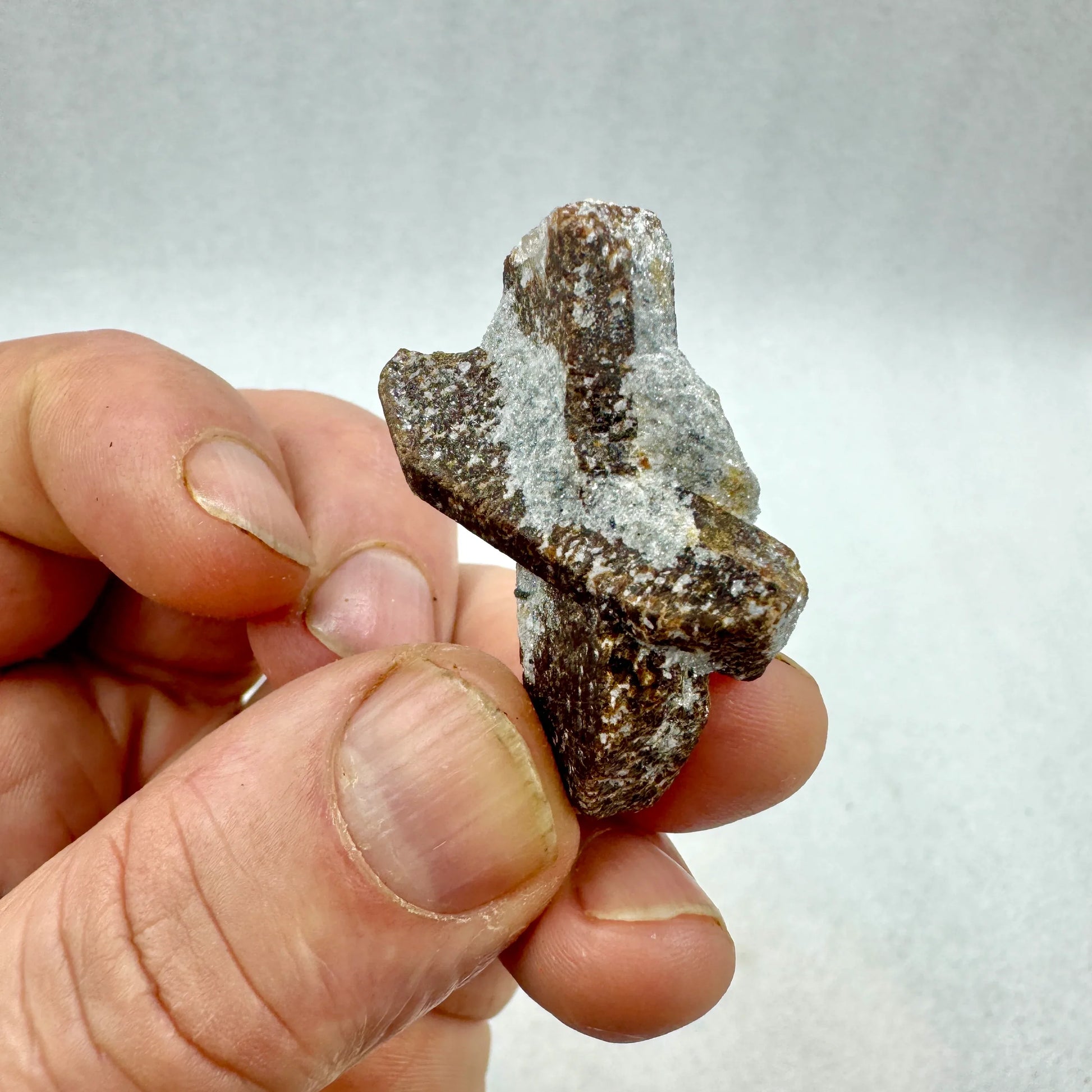 Estaurolita Cruz de Hada - MUNAY MINERALES MALLORCA