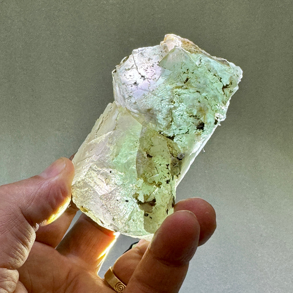 Fluorita cúbica grupo verde violeta púrpura