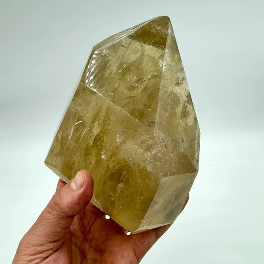 Citrino natural pulido maestro Isis 1,9 kg. - MUNAY MINERALES MALLORCA