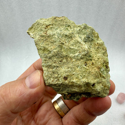 Grupo granate verde demantoide en matriz