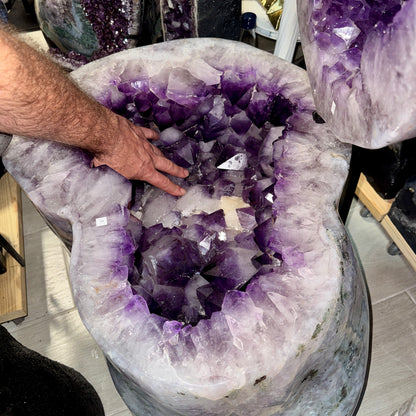 Geoda de amatista completa 216 kg.
