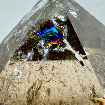 Master manifestation quartz with rutile 6.9 kg.