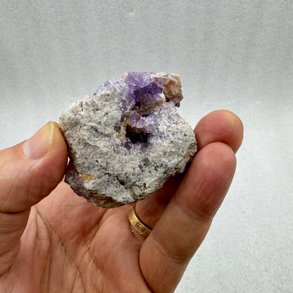 Fluorita cúbica grupo violeta púrpura Munay Minerales Mallorca