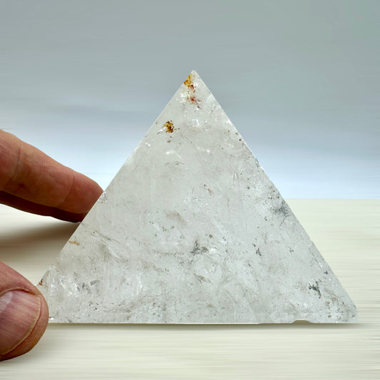 PIRAMIDE DE CUARZO 10x8 cm.