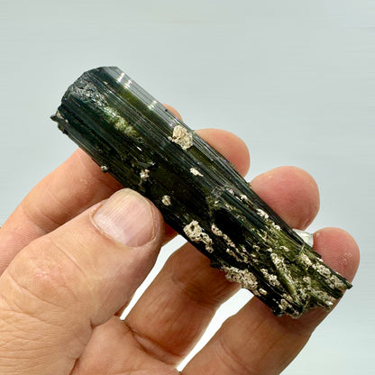 Turmalina verde con mica Munay Minerales Mallorca