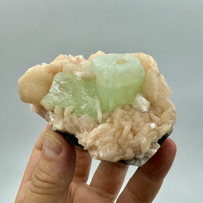 Apofilita verde con estilbita Munay Minerales Mallorca