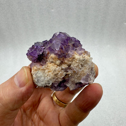 Fluorita cúbica grupo violeta púrpura Munay Minerales Mallorca