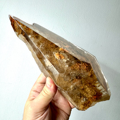 Cuarzo maestro chamánico con pirita, cobre y lodolita