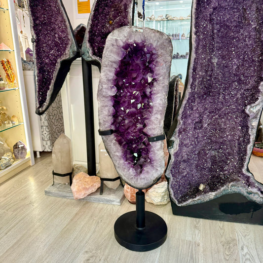 Geoda de amatista base giratoria (Consultar precio) - MUNAY MINERALES MALLORCA