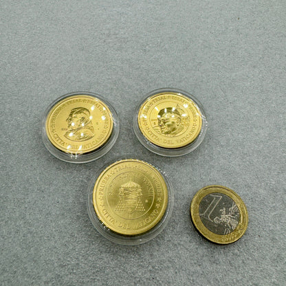 Monedas de ensayo del Vaticano y Finlandia en cobre dorado Munay Minerales Mallorca