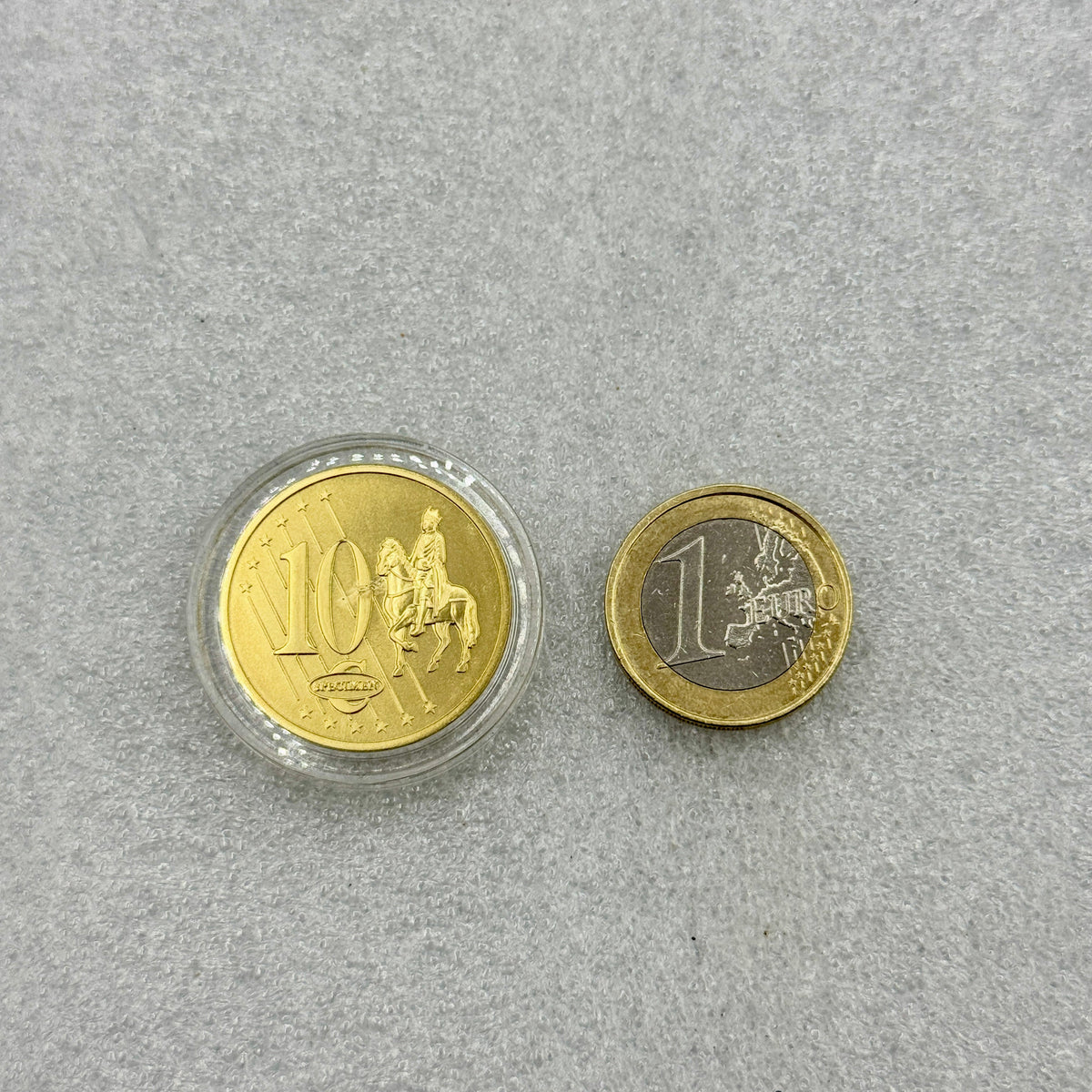Medalla Vaticano en cobre color oro Munay Minerales Mallorca