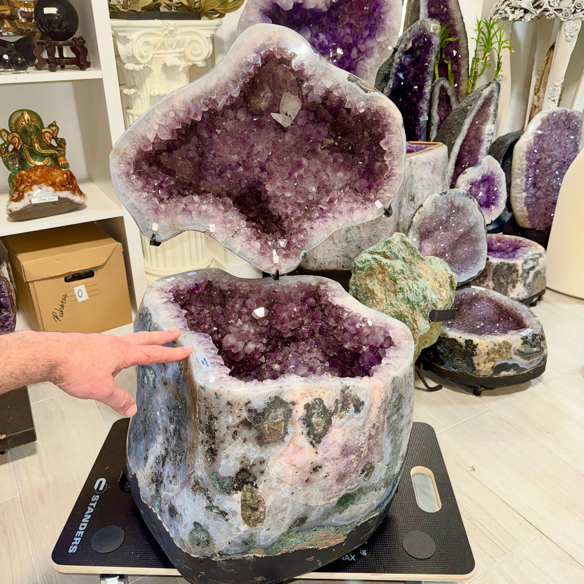 Geoda de amatista completa 76 kg. joyero gigante Munay Minerales Mallorca