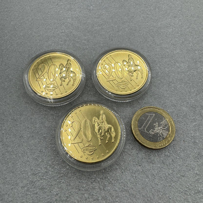 Monedas de ensayo del Vaticano y Finlandia en cobre dorado Munay Minerales Mallorca