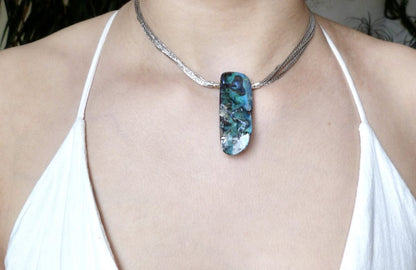 Ópalo boulder colgante en plata de ley