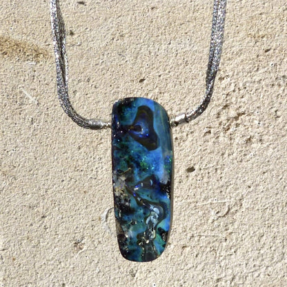 Ópalo boulder colgante en plata de ley