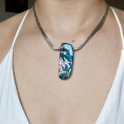 Ópalo boulder colgante en plata de ley