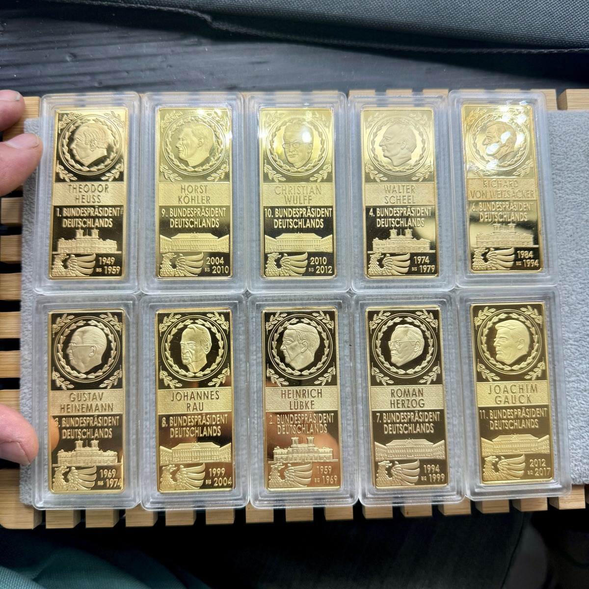 Placas color oro presidentes Alemania Munay Minerales Mallorca