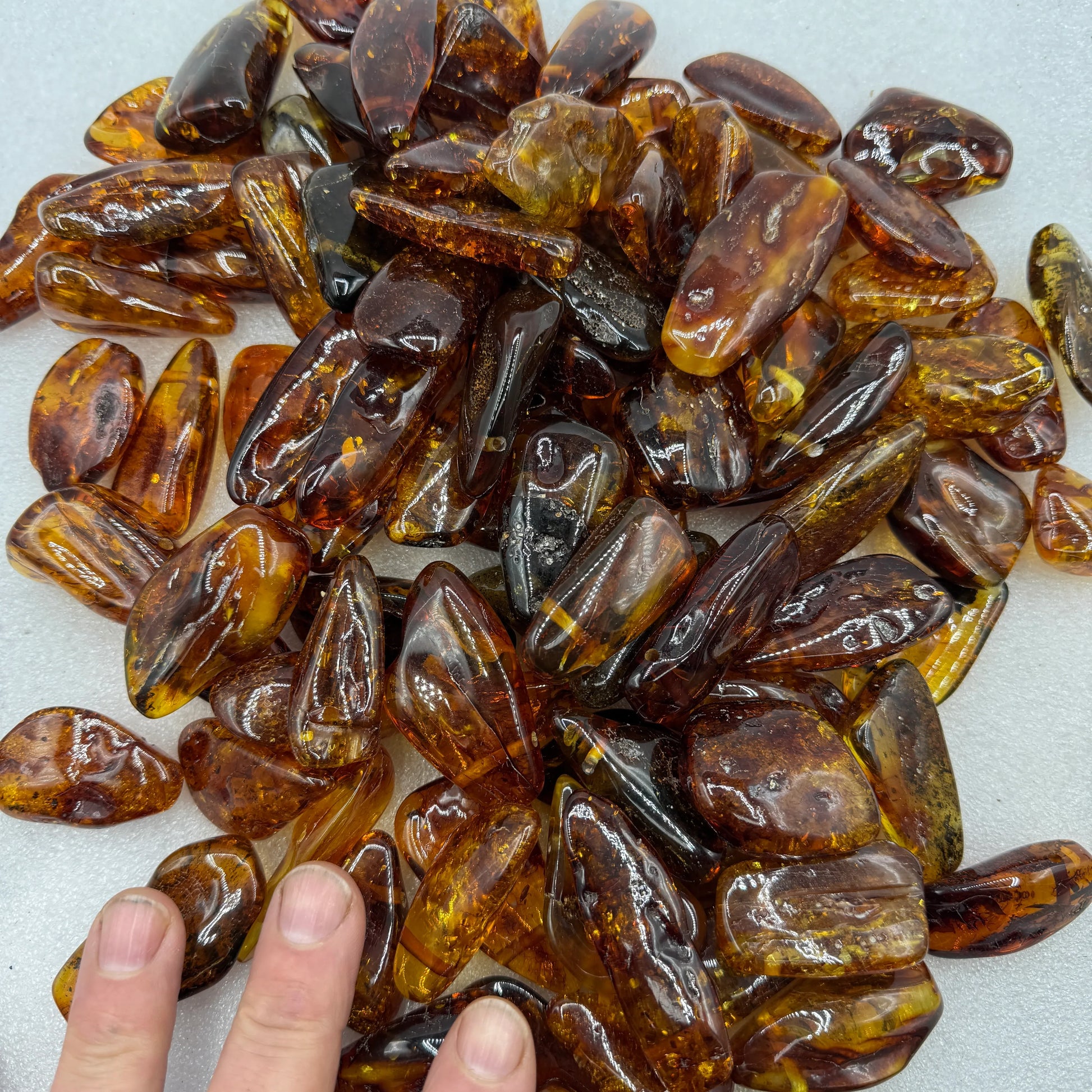 Colgantes de ambar báltico en cordón de piel - MUNAY MINERALES MALLORCA