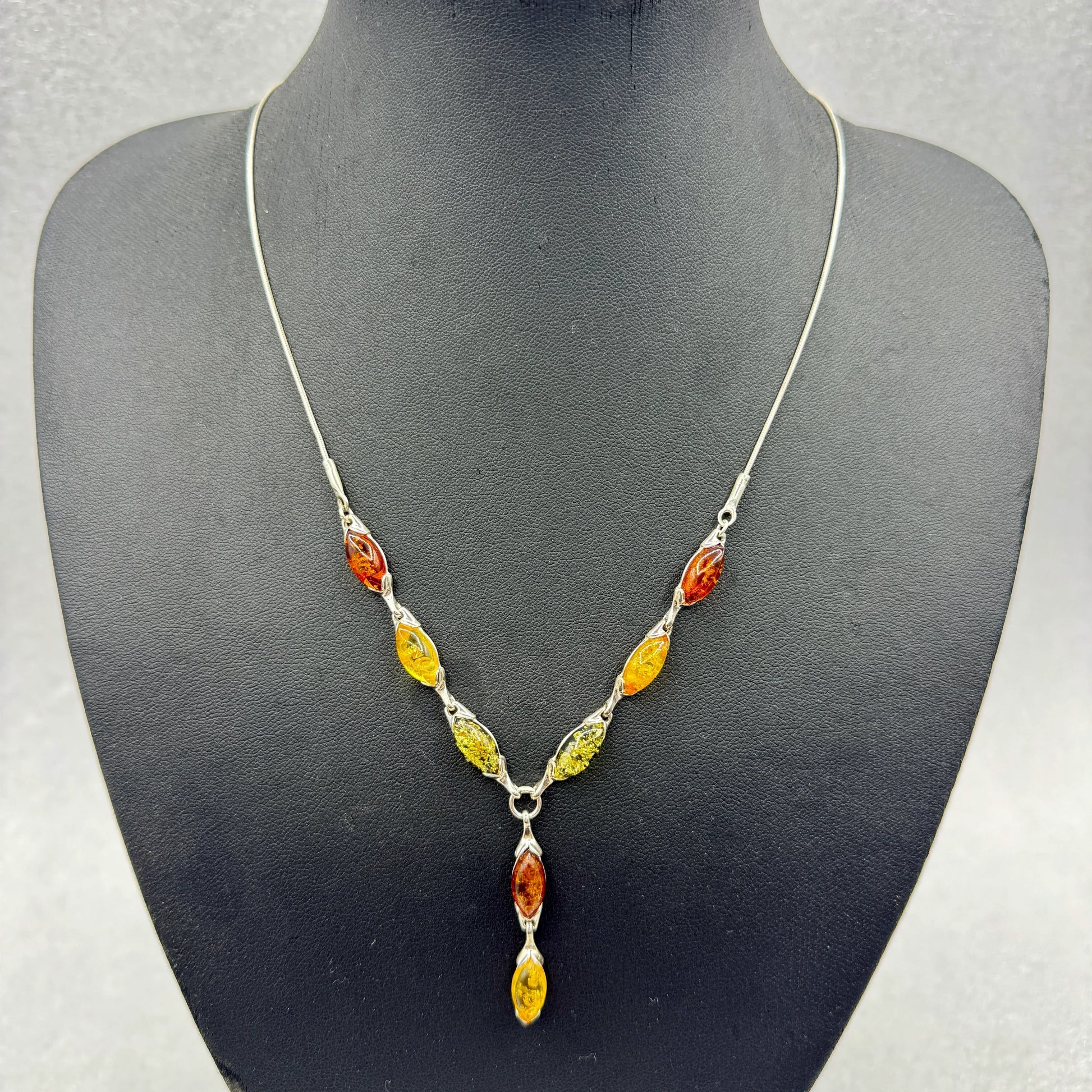 Colgante de ambar báltico en plata de ley - Munay Minerales Palma de Mallorca Spain 